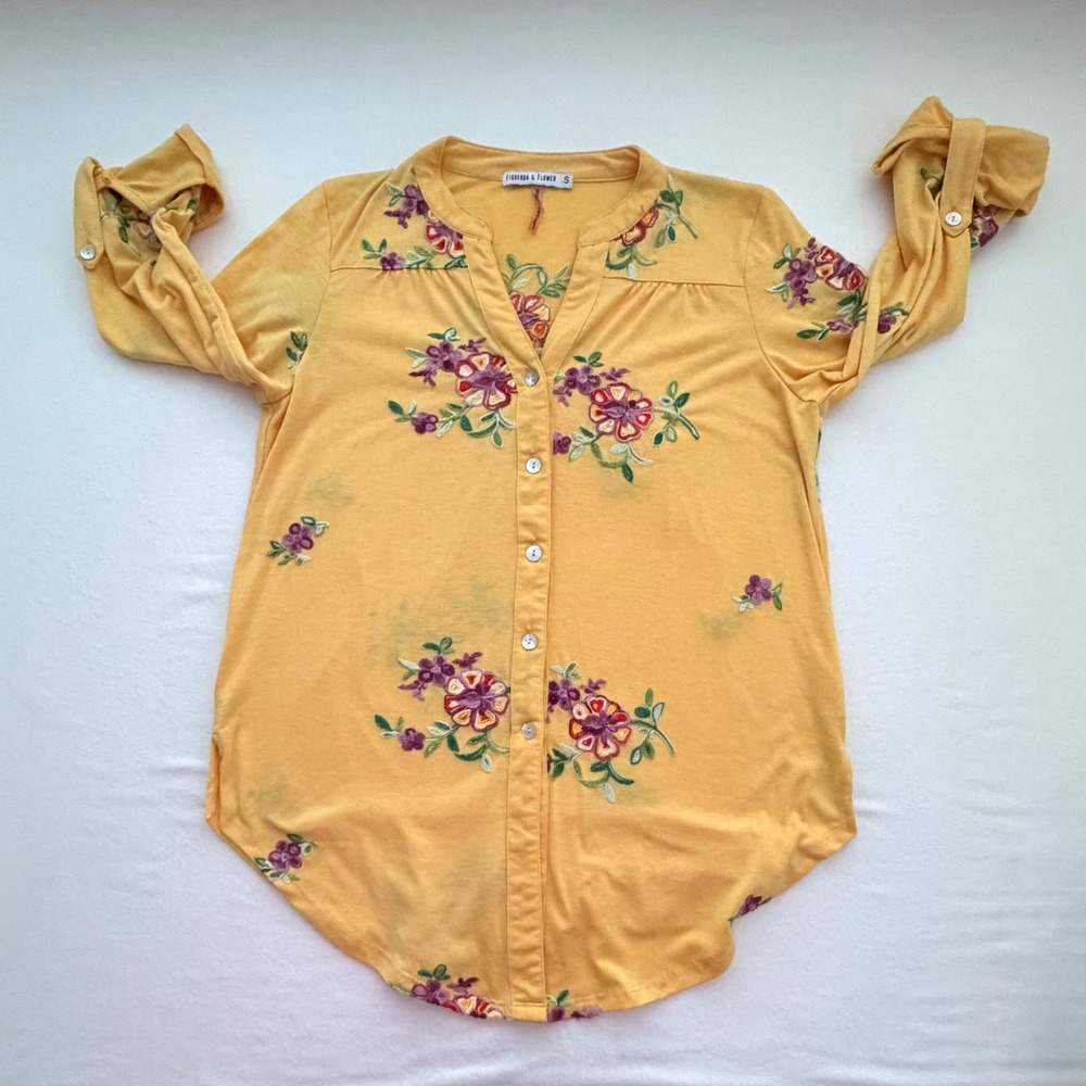 Figueroa & Flower Yellow Floral Embroidered Roll Tab Sleeve Button Down Top S - Picture 8 of 14